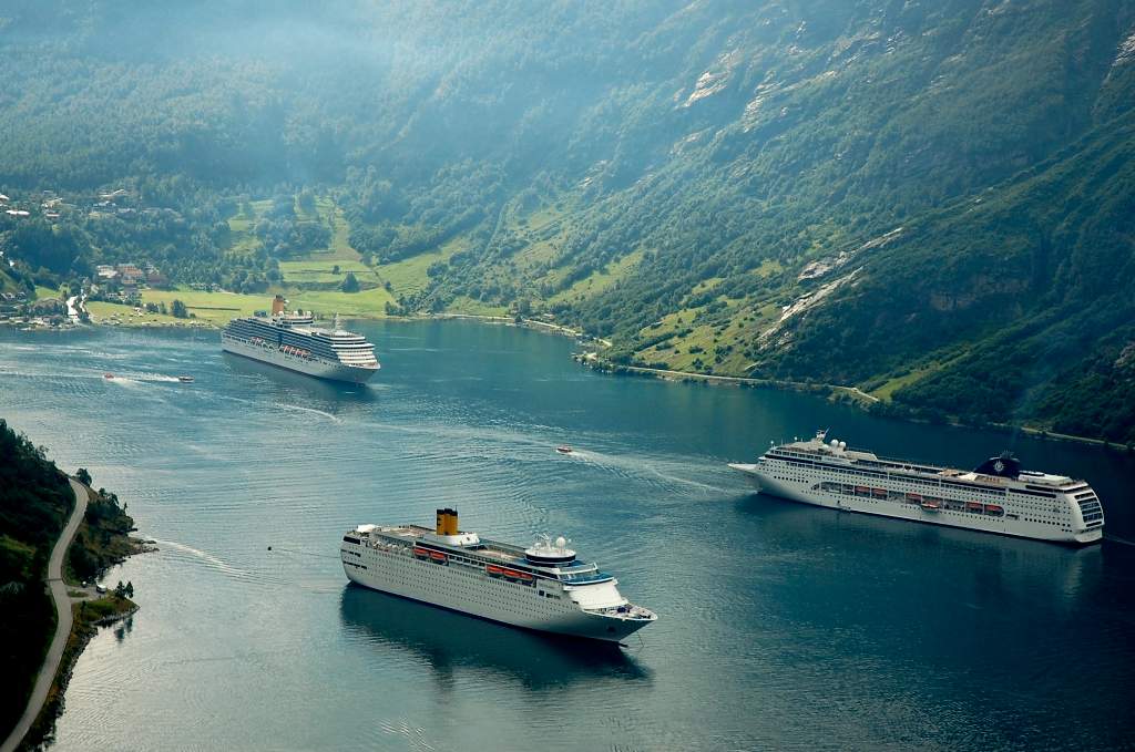 Cruise ships in Geiranger Fjorde 