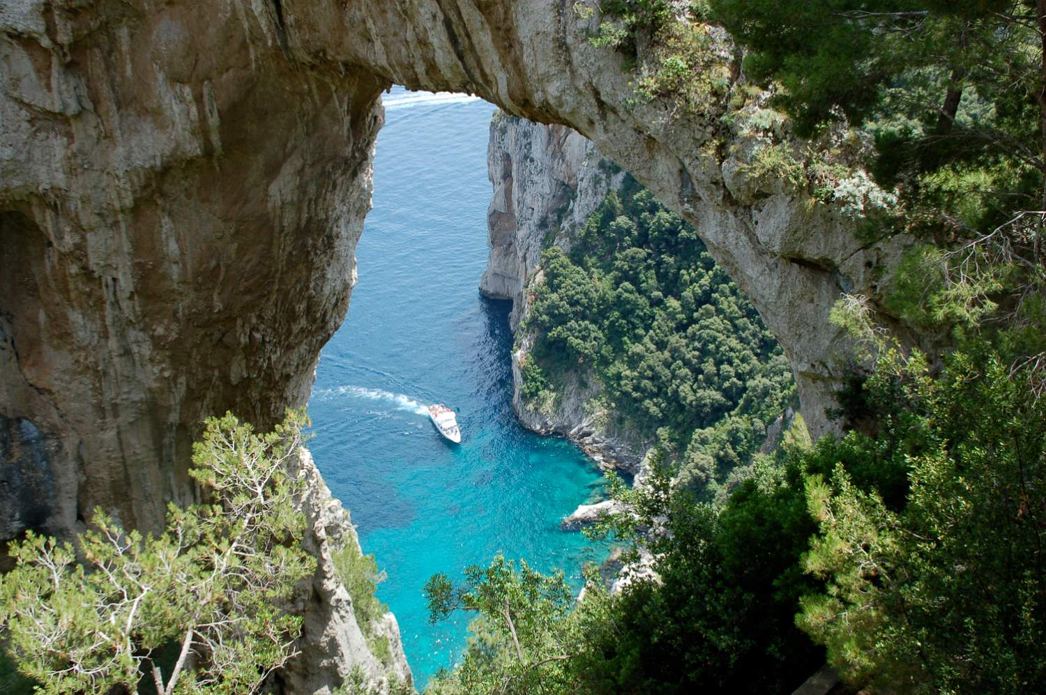 Arco Naturale Capri Italy.JPG