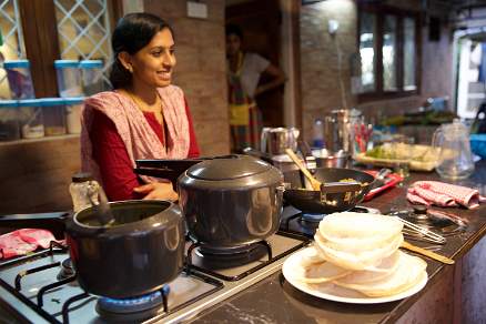 Cooking class with Nimi in Munnar Kerala India