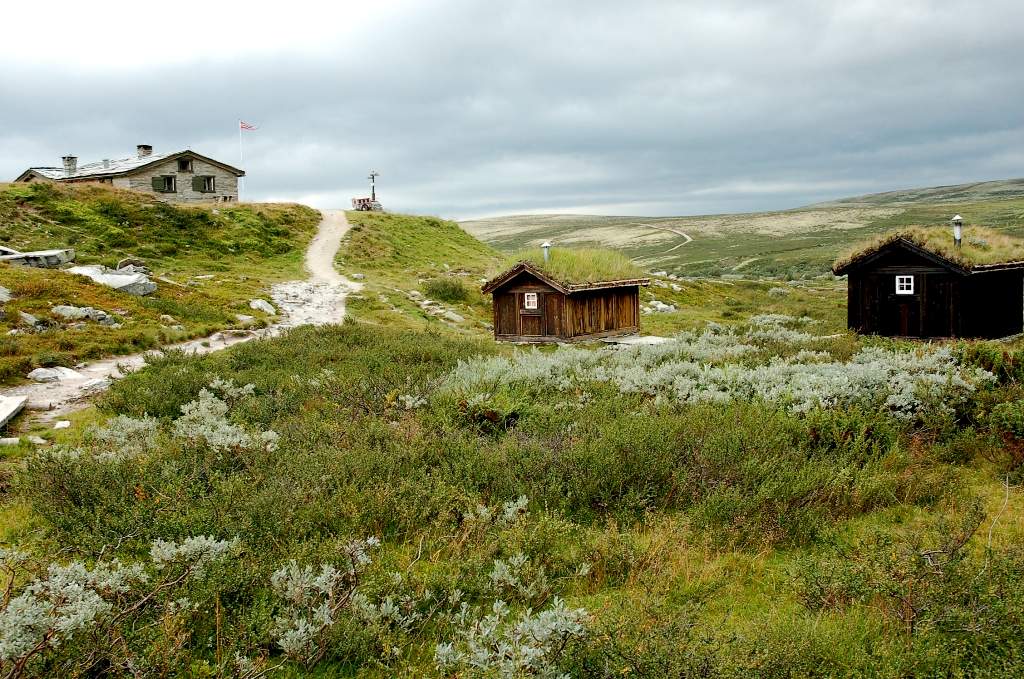 Alpine huts in Rondane NP.jpg