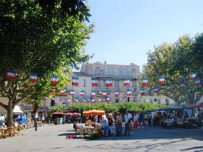 Farmers market in Forcalquier